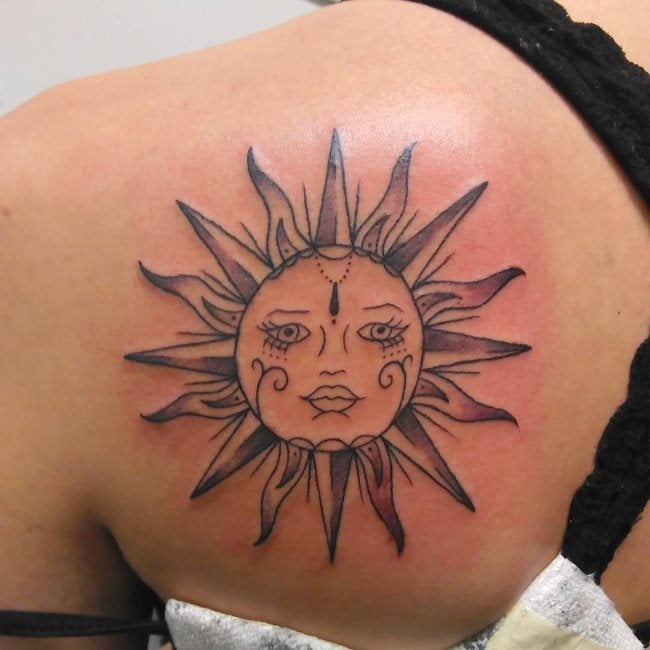 Que symbolise un tatoo de lune et de soleil ?