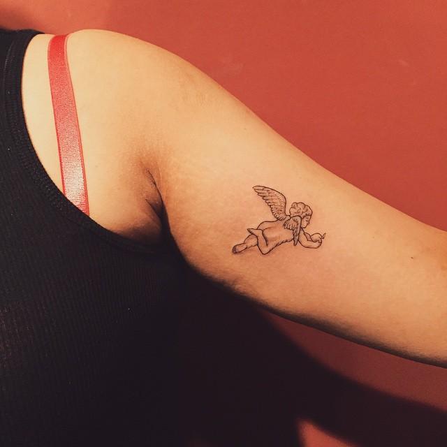 94 Tatouages et dessins d'anges passionnés