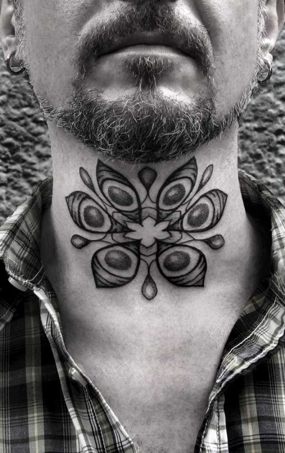 tatouage cou 93