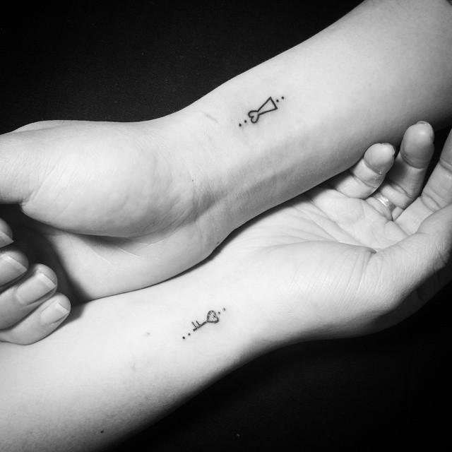 60 Tatouages romantiques pour couples d'amoureux et copains