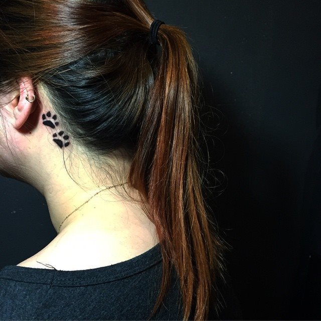 tatouage derriere oreille 37