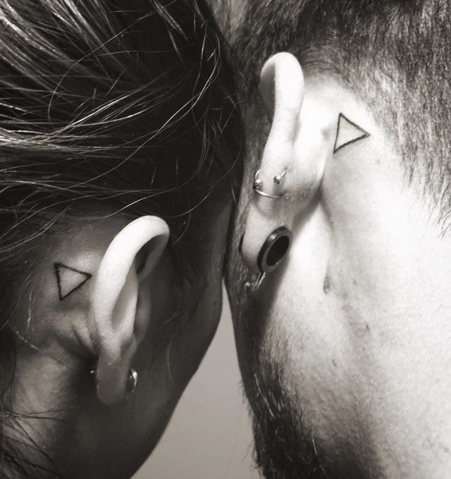 tatouage derriere oreille 95