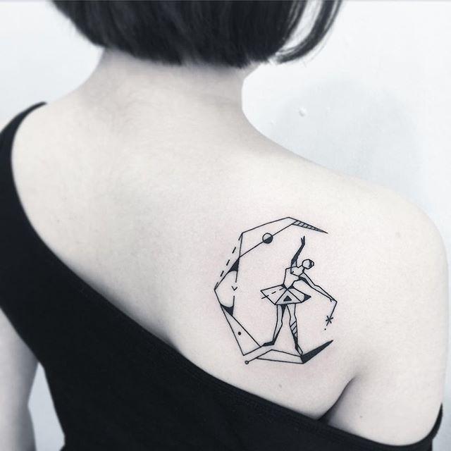 tatouage dos pour femme 103