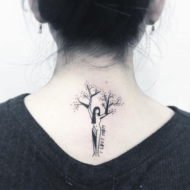 tatouage dos pour femme 119