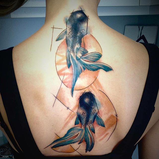 tatouage dos pour femme 191