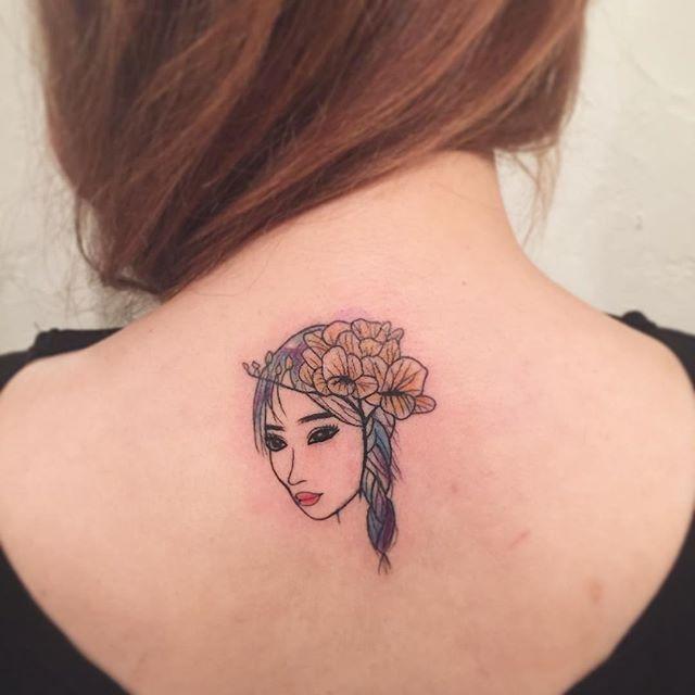 tatouage dos pour femme 207