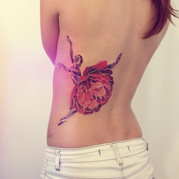 tatouage dos pour femme 21