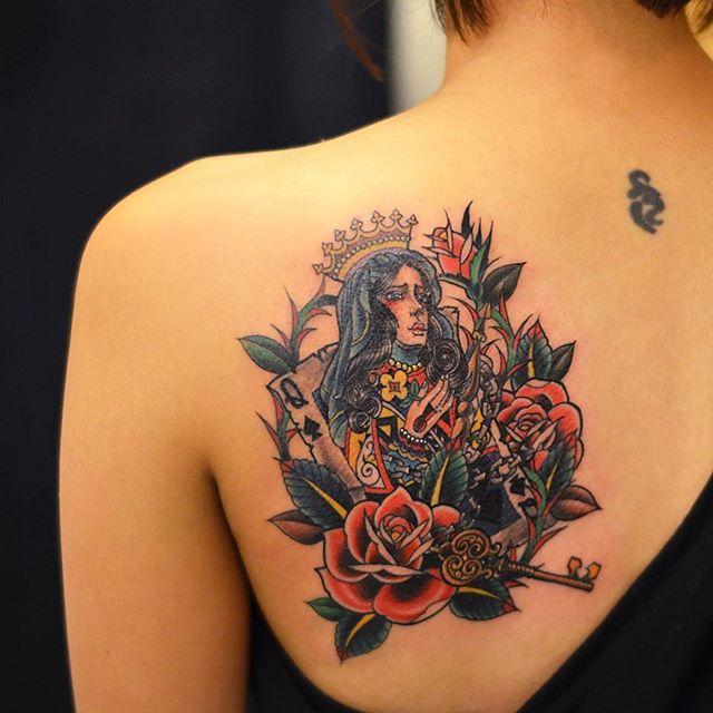 tatouage dos pour femme 215