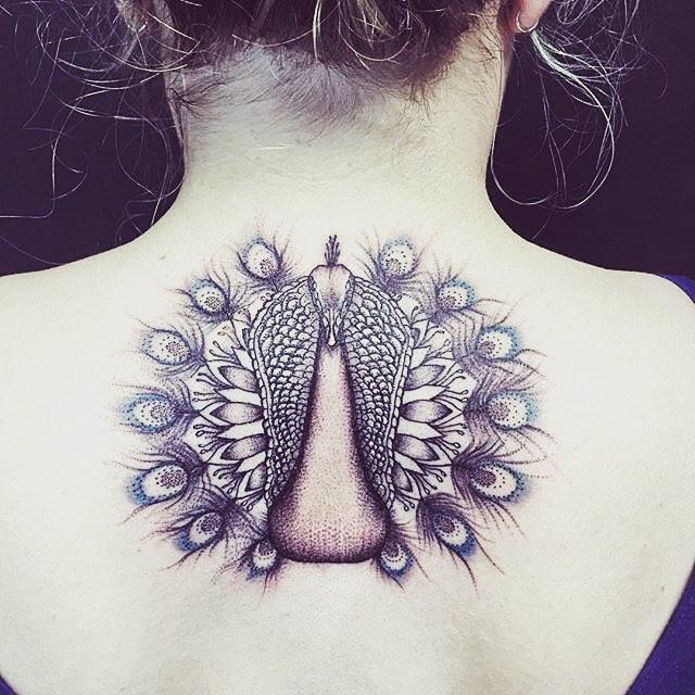 tatouage dos pour femme 221