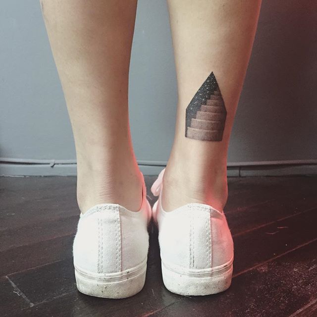 tatouage femme jambe 123