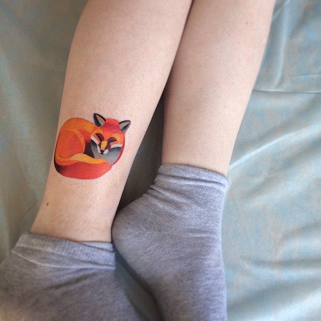 tatouage femme jambe 85