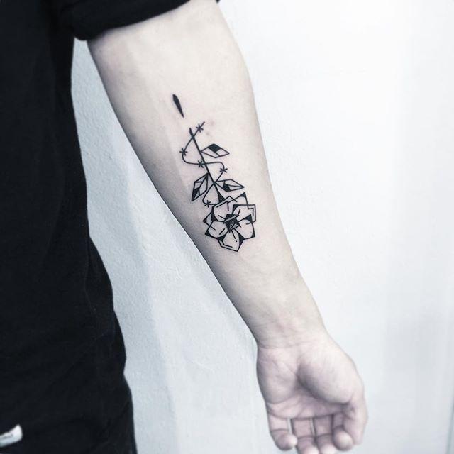 tatouage fleur 115