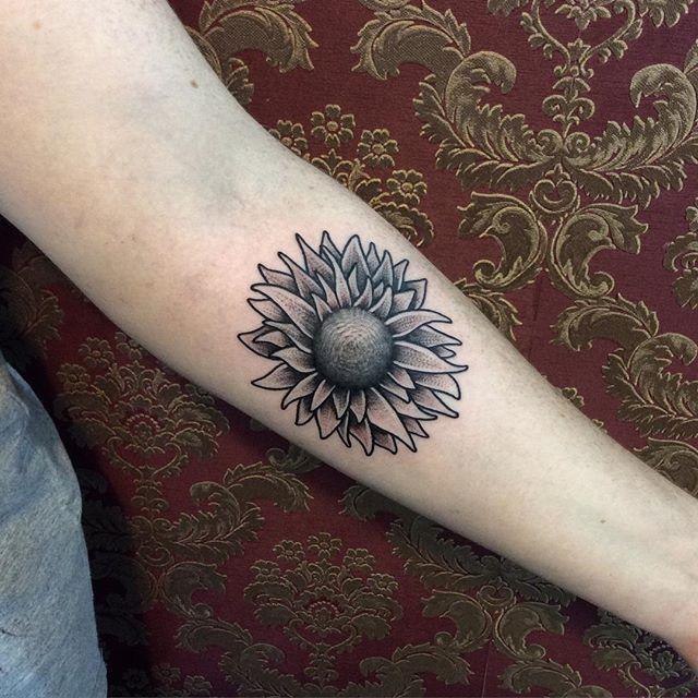 tatouage fleur 135