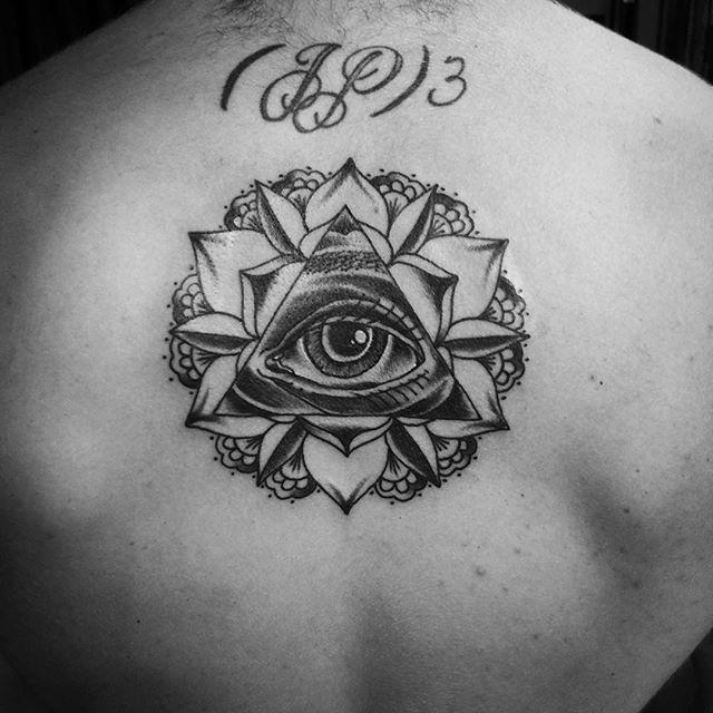 tatouage mandala 109