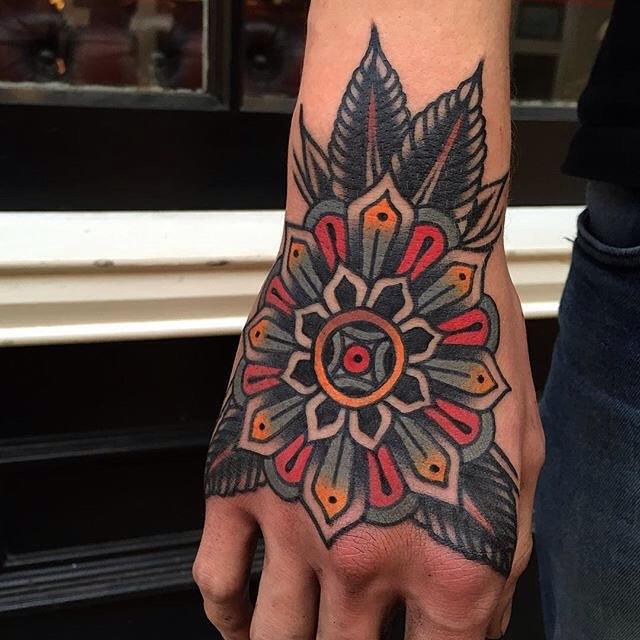 tatouage mandala 123