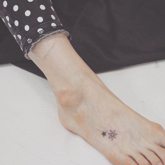 tatouage pied 105