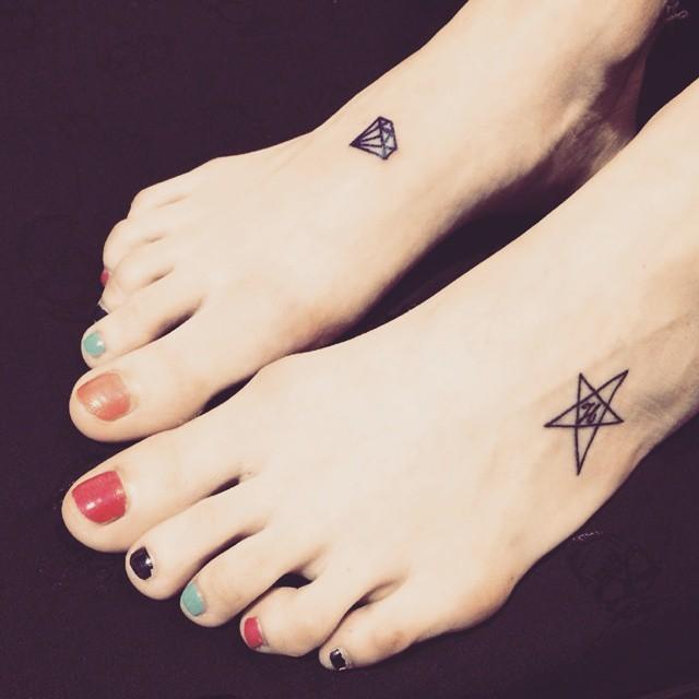 tatouage pied 151