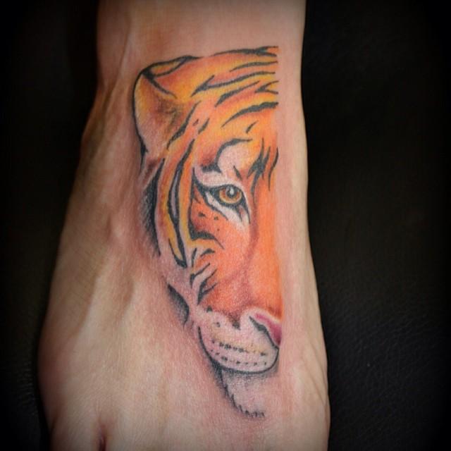 tatouage pied 153