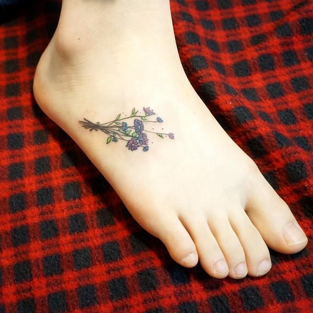 tatouage pied 159