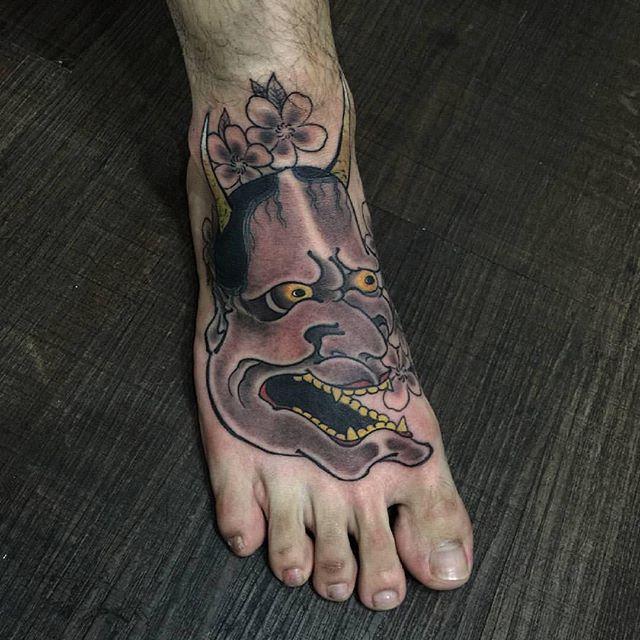 tatouage pied 193