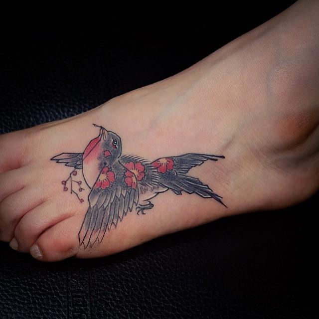 tatouage pied 195