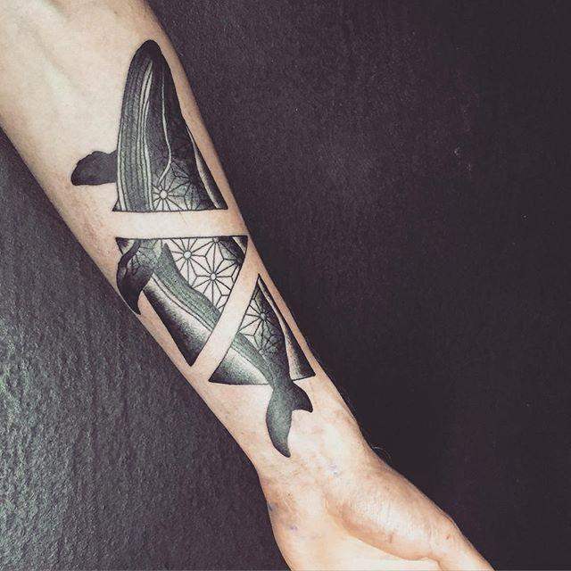 tatouage baleine 39