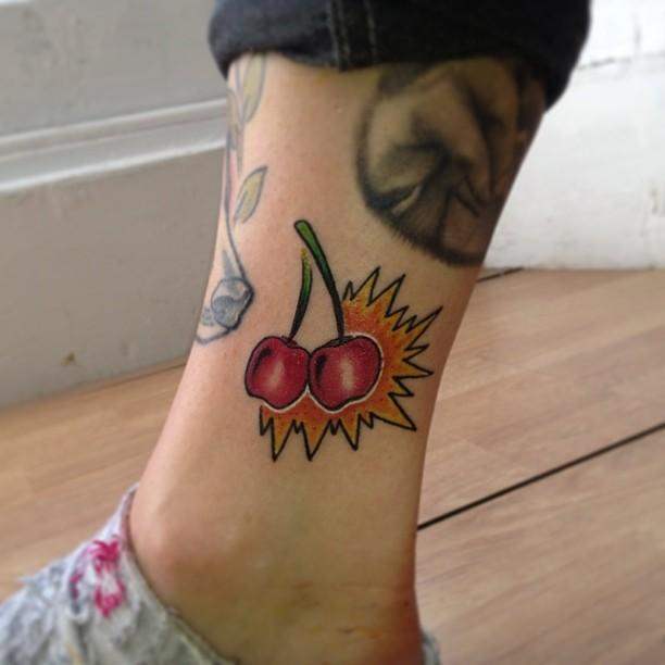 tatouage cerises 39