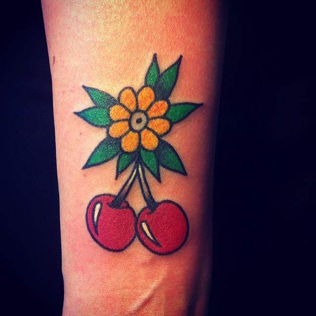 tatouage cerises 53