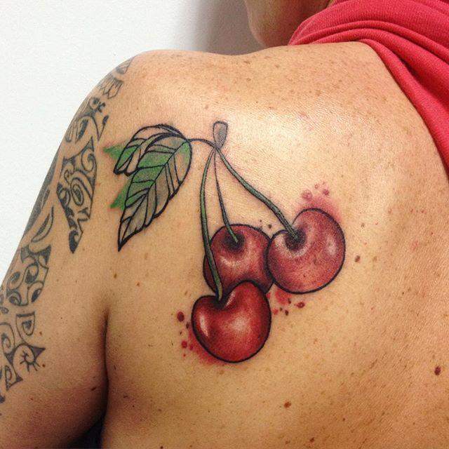 tatouage cerises 79