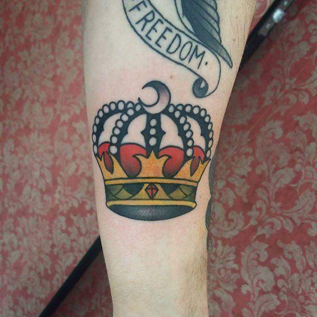 tatouage couronne 53