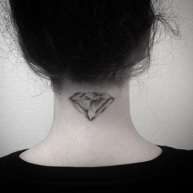 tatouage diamant 111