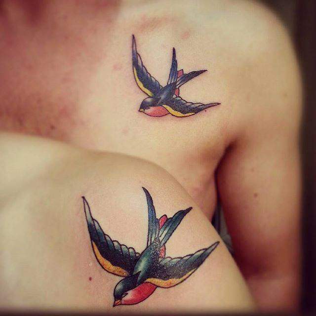 tatouage hirondelle 07