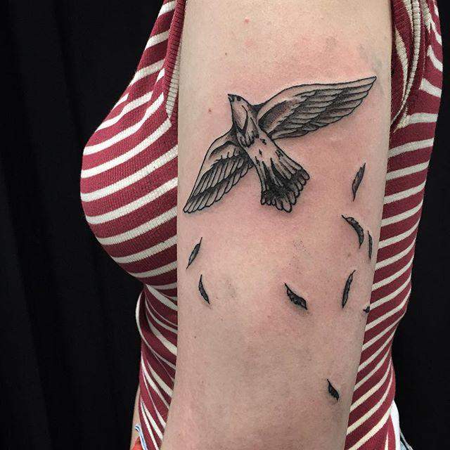 tatouage hirondelle 15