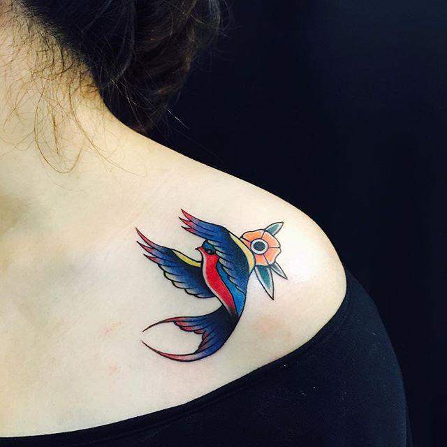 tatouage hirondelle 35