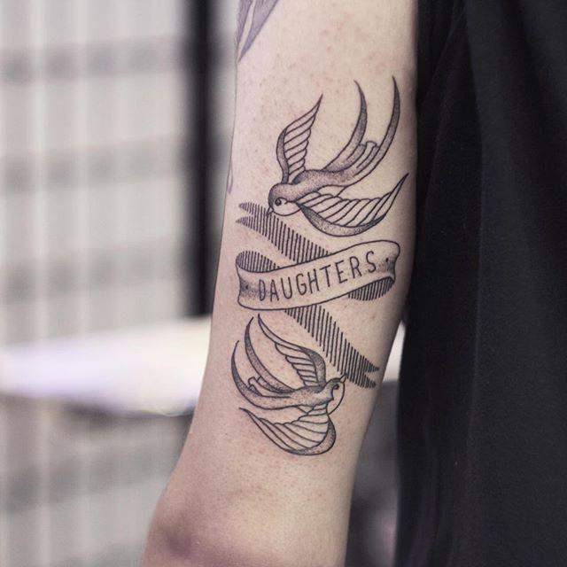 tatouage hirondelle 57