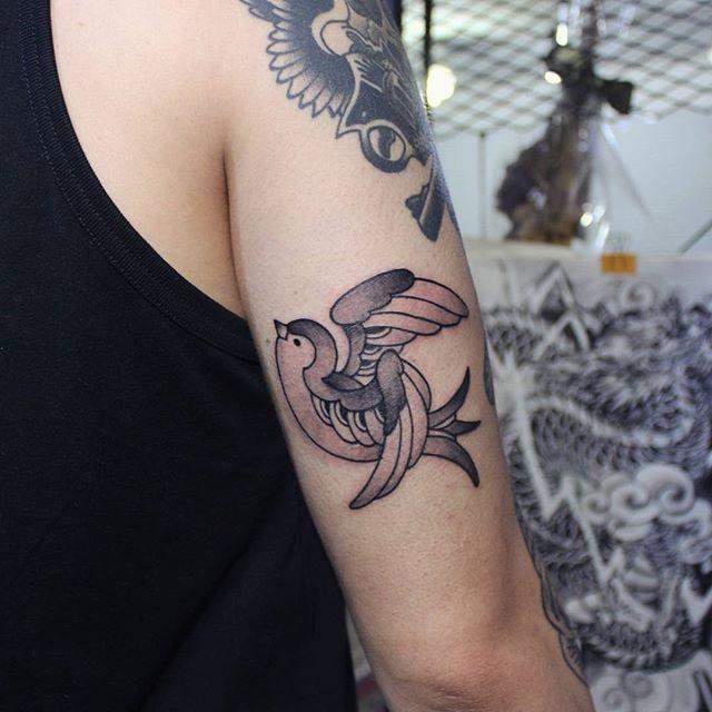 tatouage hirondelle 67