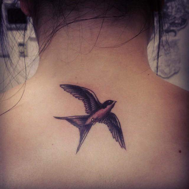 tatouage hirondelle 91