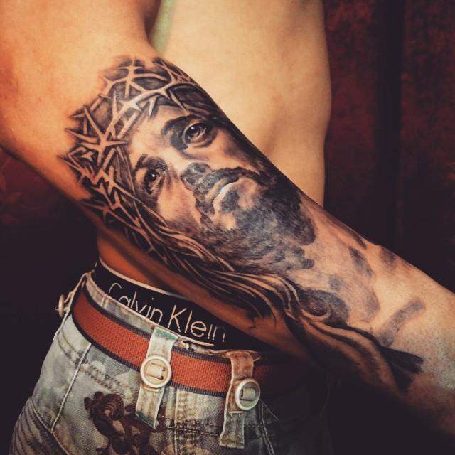 tatouage jesus 17