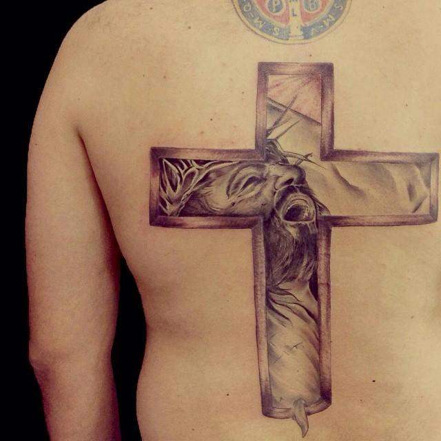 tatouage jesus 33