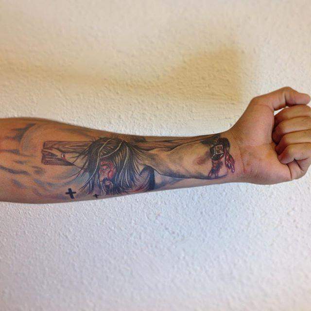 tatouage jesus 75