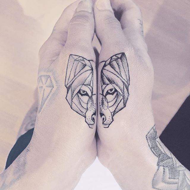 tatouage loup 09