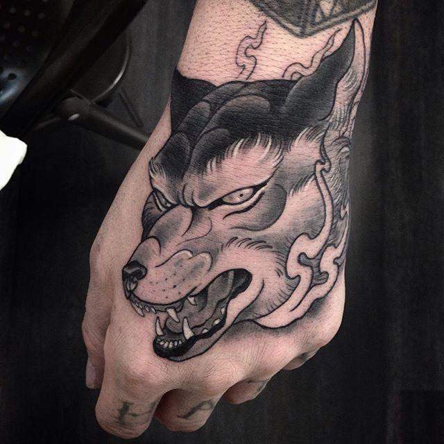 tatouage loup 119