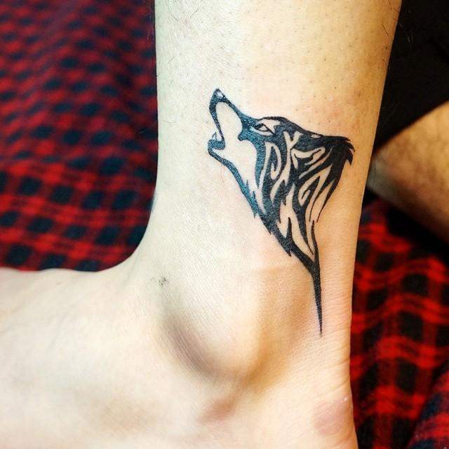 tatouage loup 123