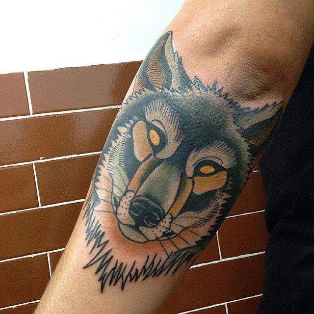 tatouage loup 135