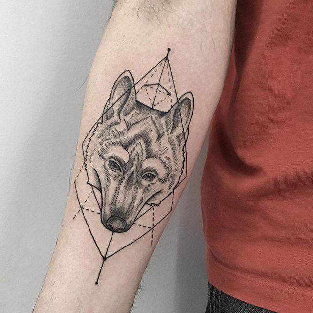 tatouage loup 35