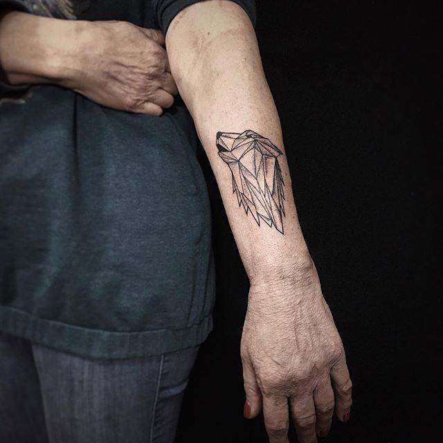 tatouage loup 37