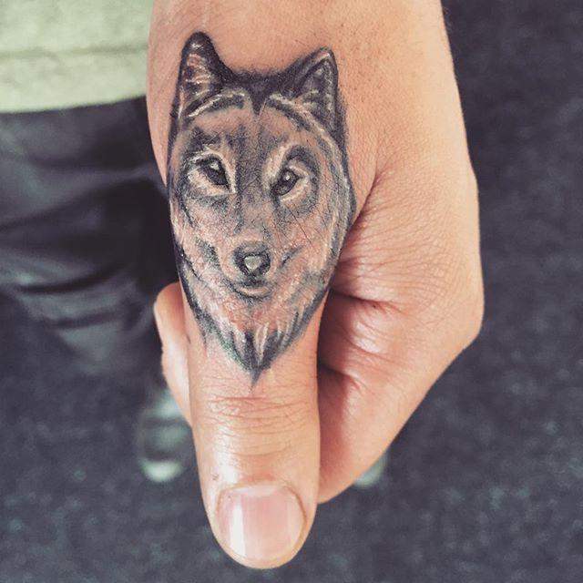 tatouage loup 45