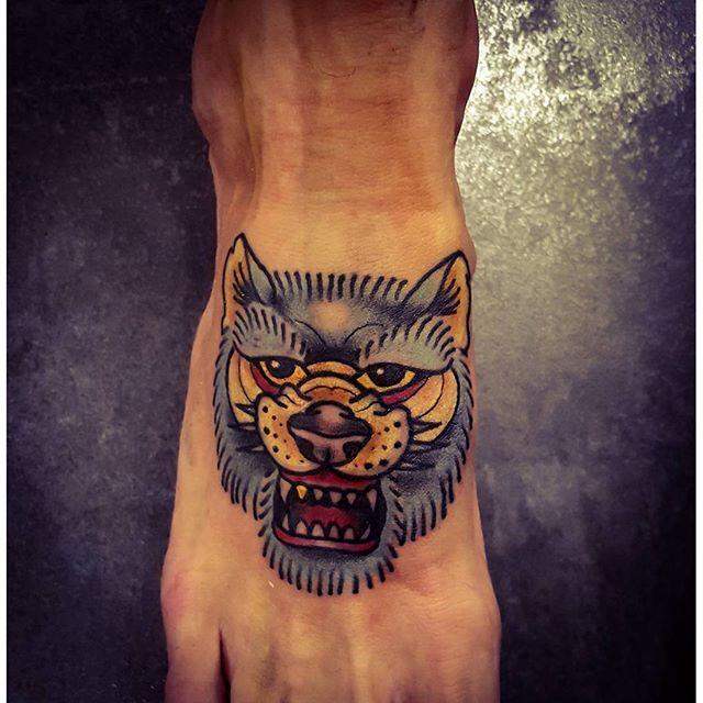 tatouage loup 65