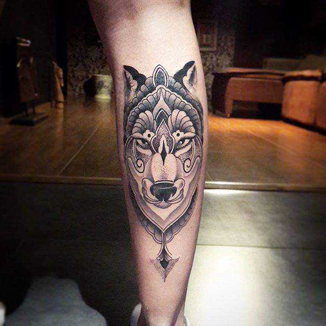 tatouage loup 93