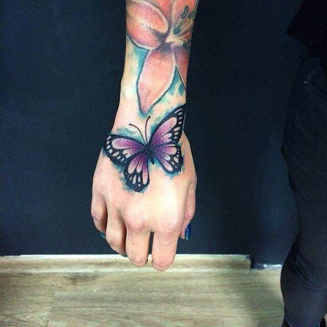 tatouage papillon 53